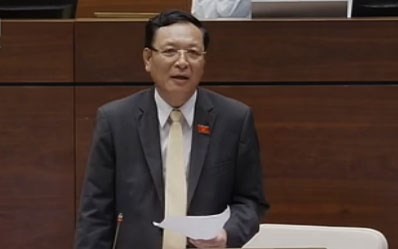 รัฐมนตรีว่าการกระทรวงศึกษาและฝึกอบรม ฝ่ามหวูหล่วนตอบการกระทู้ถาม